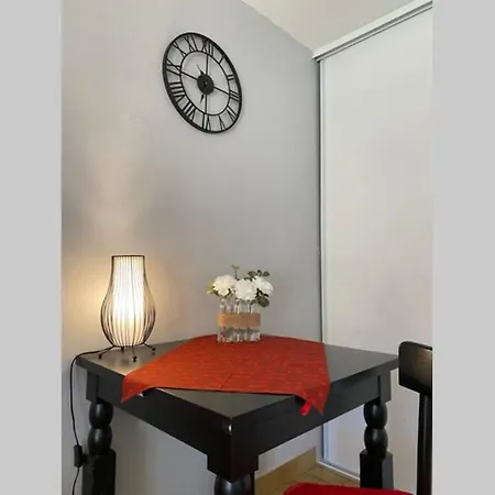 Apartamento T2 Ensoleille. Terrasse Et Vaste Jardin Commun *