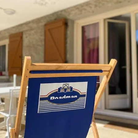 T2 Ensoleillé. Terrasse Et Vaste Jardin Commun *