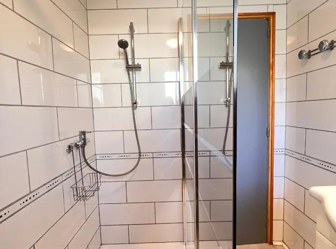 T2 Ensoleille. Terrasse Et Vaste Jardin Commun